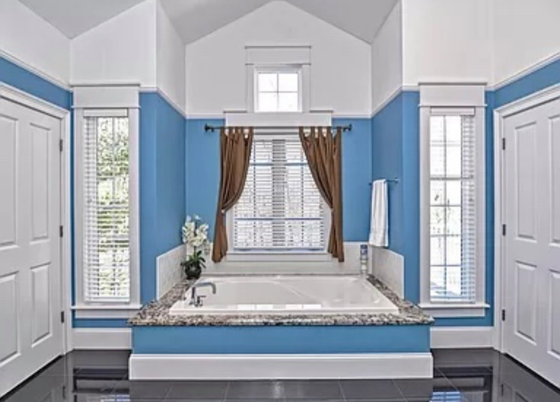Soaking tub in bay window